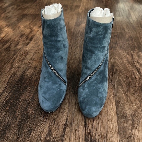 Christian Louboutin Birgitta 100 Suede Ankle Boots Women - Picture 6 of 7